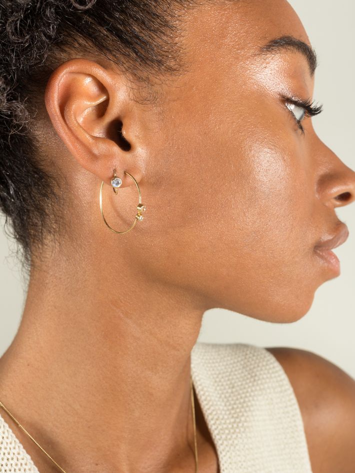 Twist earring with gemstone