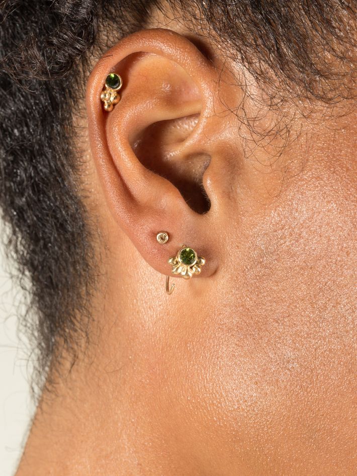 Twist gemstone and gold granules earring