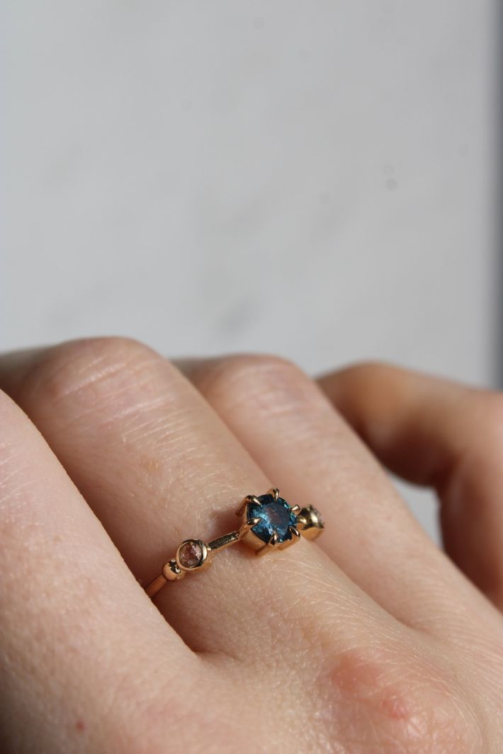 Astor ring, sapphire