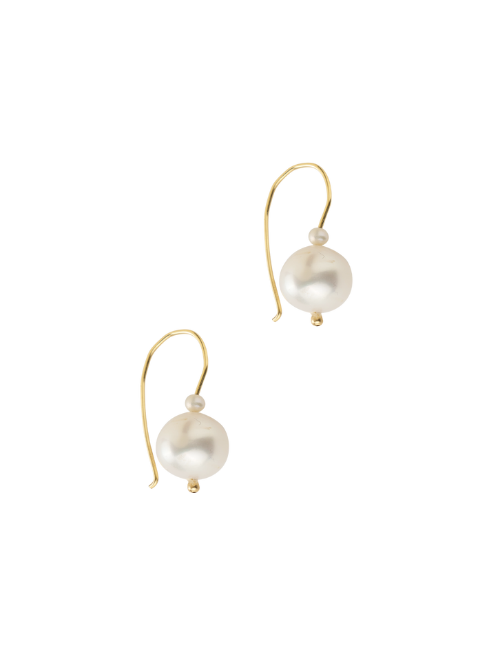 Standard pearl earring