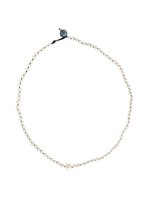 Petit pearl necklace photo