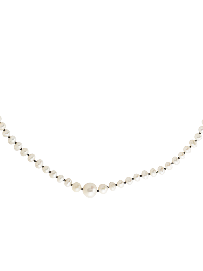 Petit pearl necklace