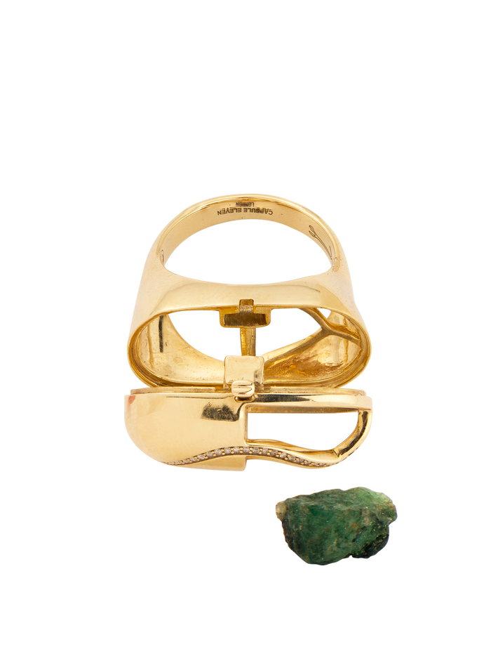 Capsule emerald ring 18kt