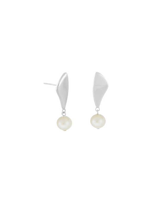 Petal pearl earrings photo