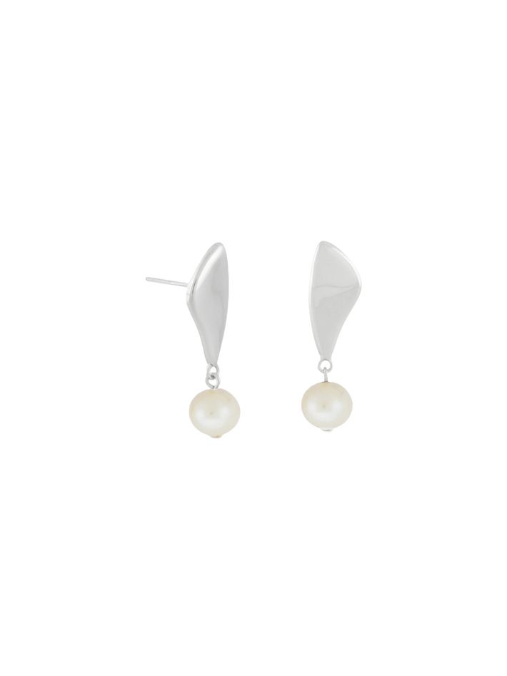 Petal pearl earrings