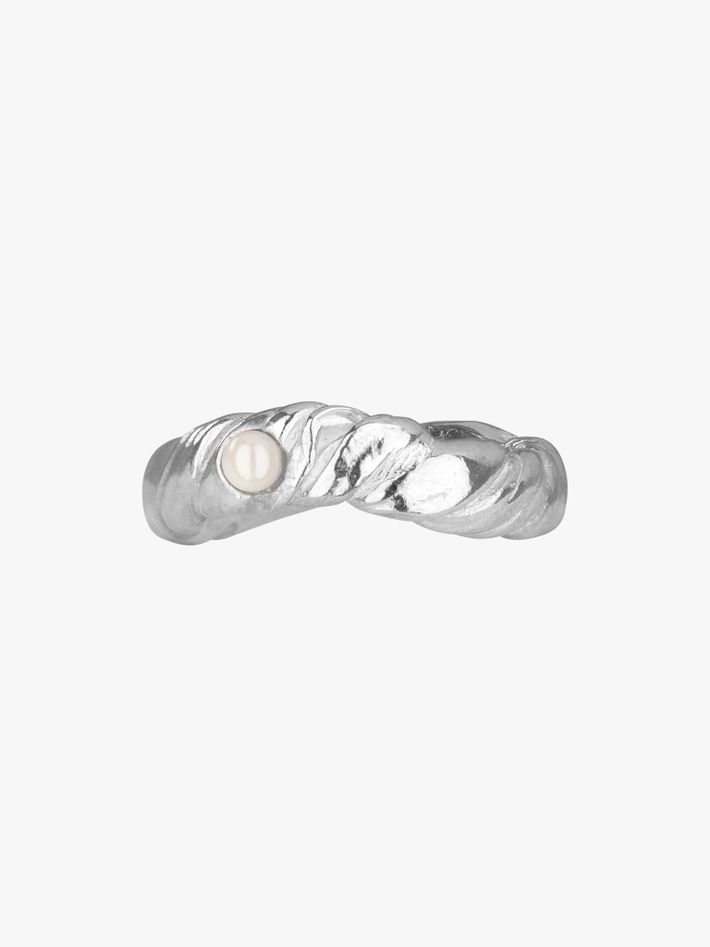 Element one pearl ring