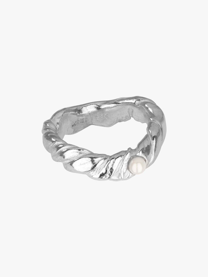 Element one pearl ring