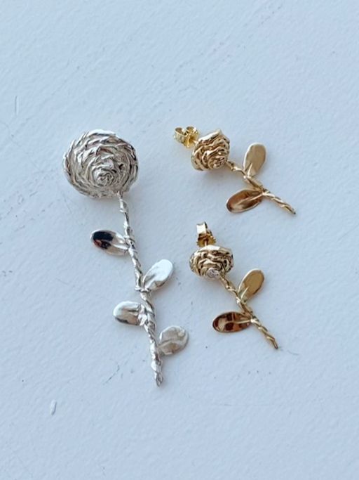 Petite rose earring photo