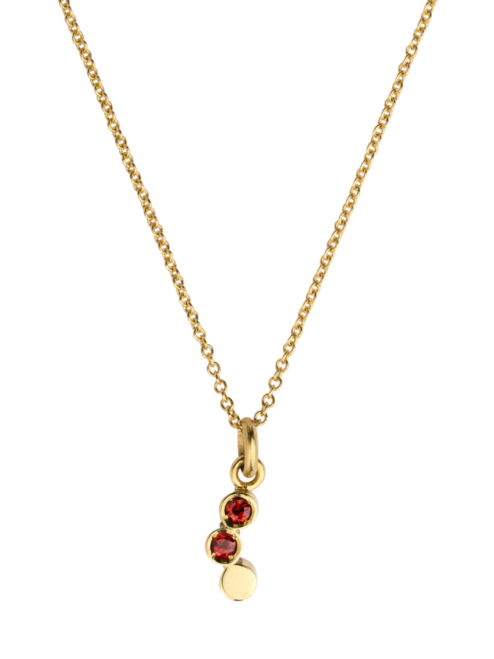 Sofia amulet yellow gold & garnet
