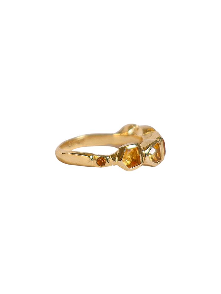 Perdix ring with yellow sapphire - solid gold