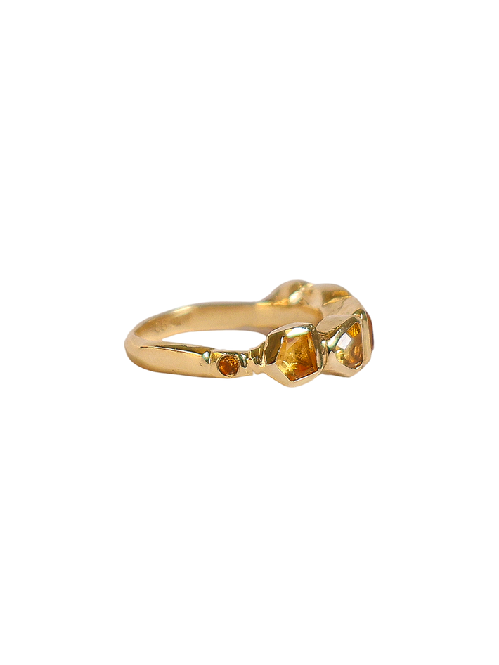 Perdix ring with yellow sapphire - solid gold