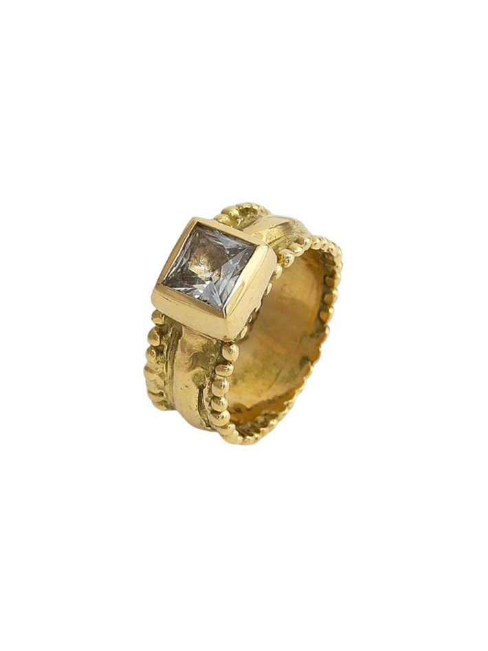 Iphis ring with sapphire - solid gold