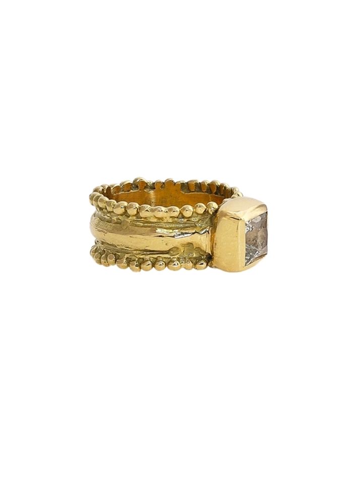 Iphis ring with sapphire - solid gold