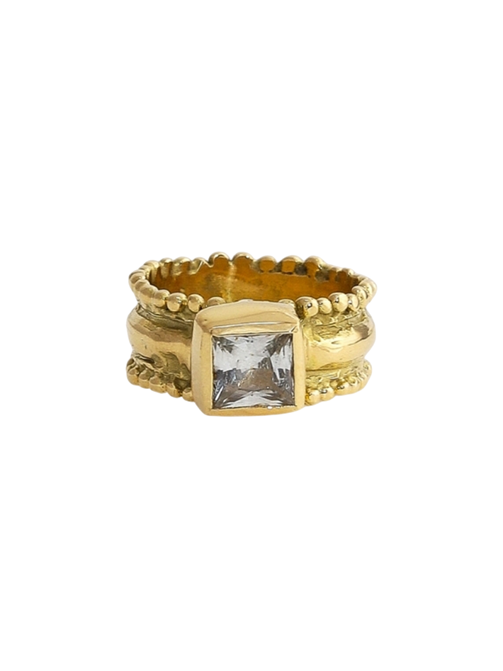 Iphis ring with sapphire - solid gold