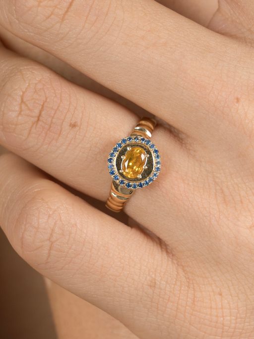 Petite theseus ring with orange sapphire - 18k solid gold photo
