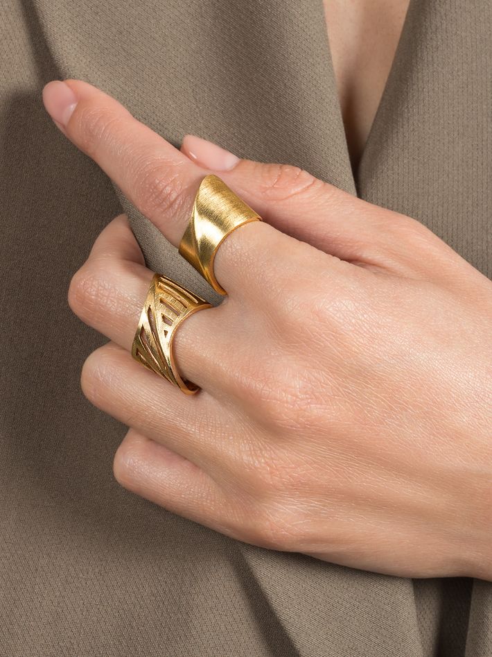 Sharch solid ring gold
