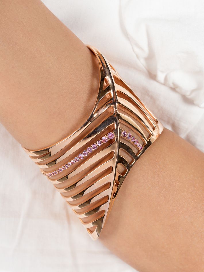Sharch cut out bangle rose