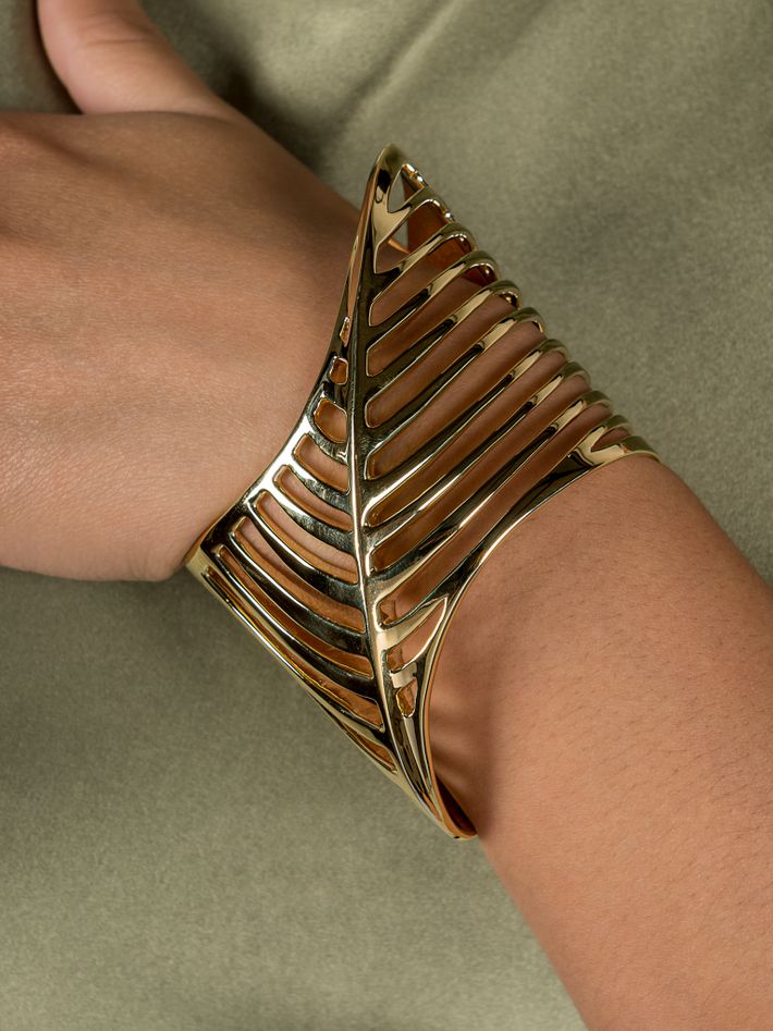 Sharch cut out bangle gold