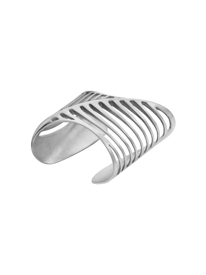 Sharch cut out bangle silver