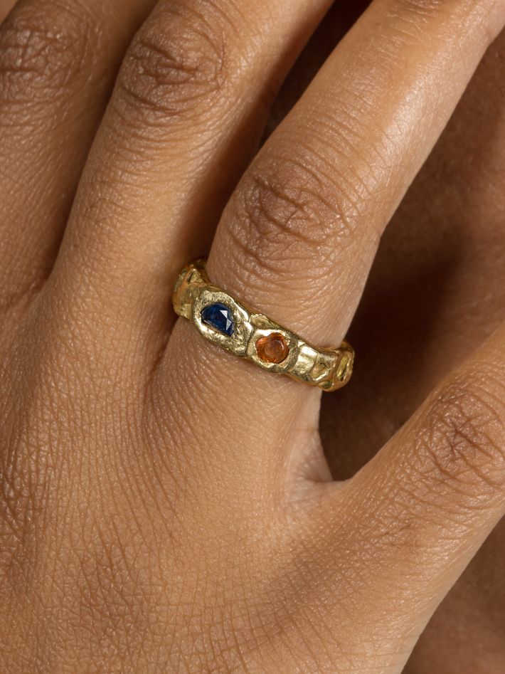 Stackable hammered band with multiple colored sapphires ring