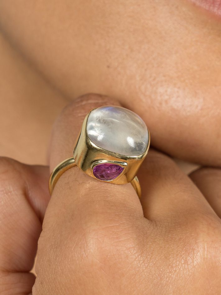 Moon stone cabochon and pink tourmaline gem cut side stone ring in yellow 18k gold
