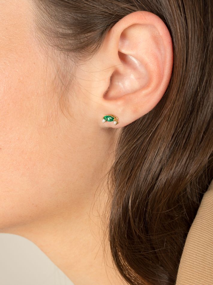 Dancing marquise emerald stud earring