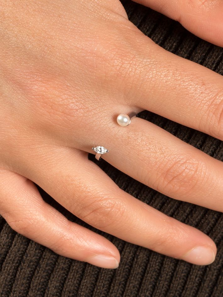 Dots pearl and marquise ring