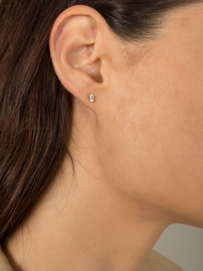 Dancing diamonds stud earring