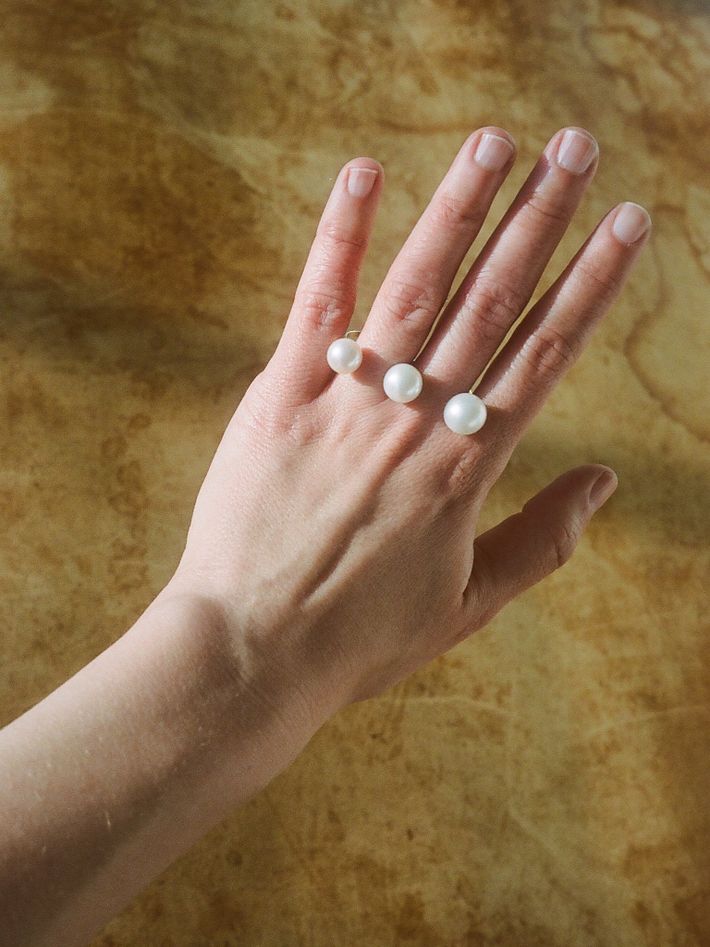 Triple pearl ring