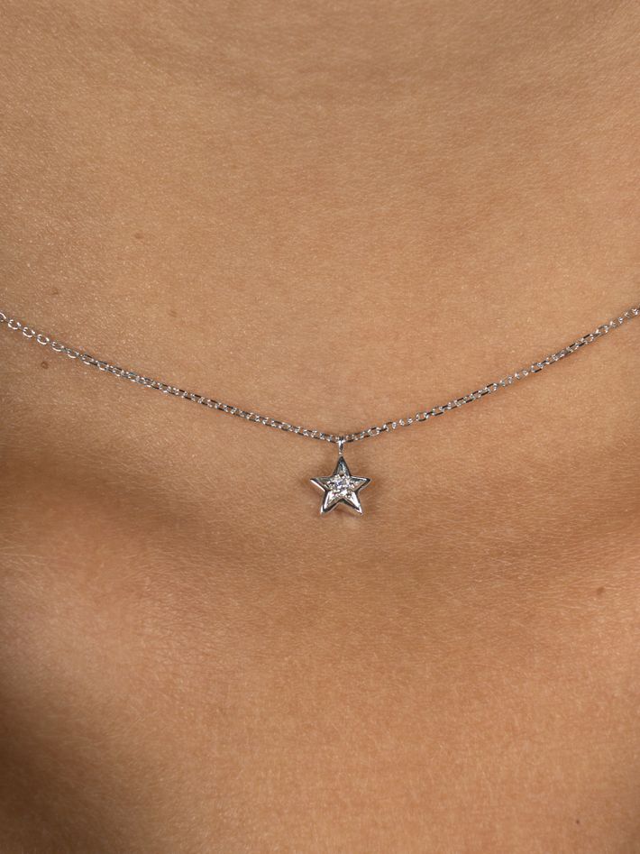 Bijou solid gold star created diamond pendant