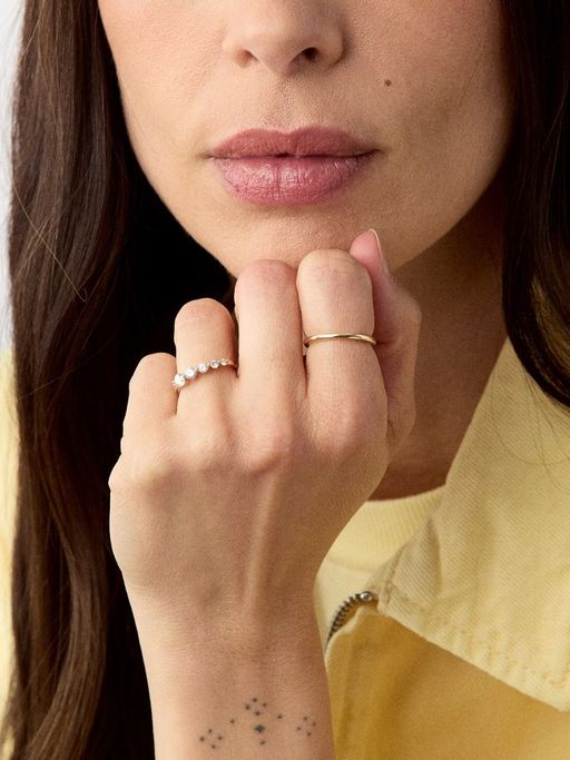 Shuga lab-grown diamond graduated ring photo