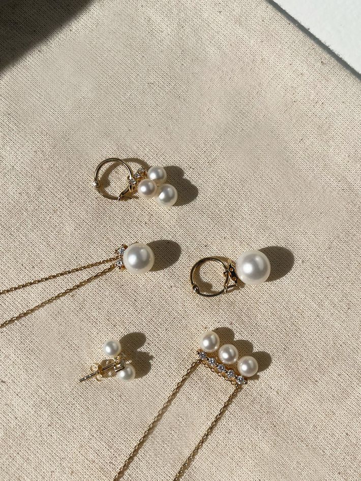 Shuga triple pearl and five diamond pendant