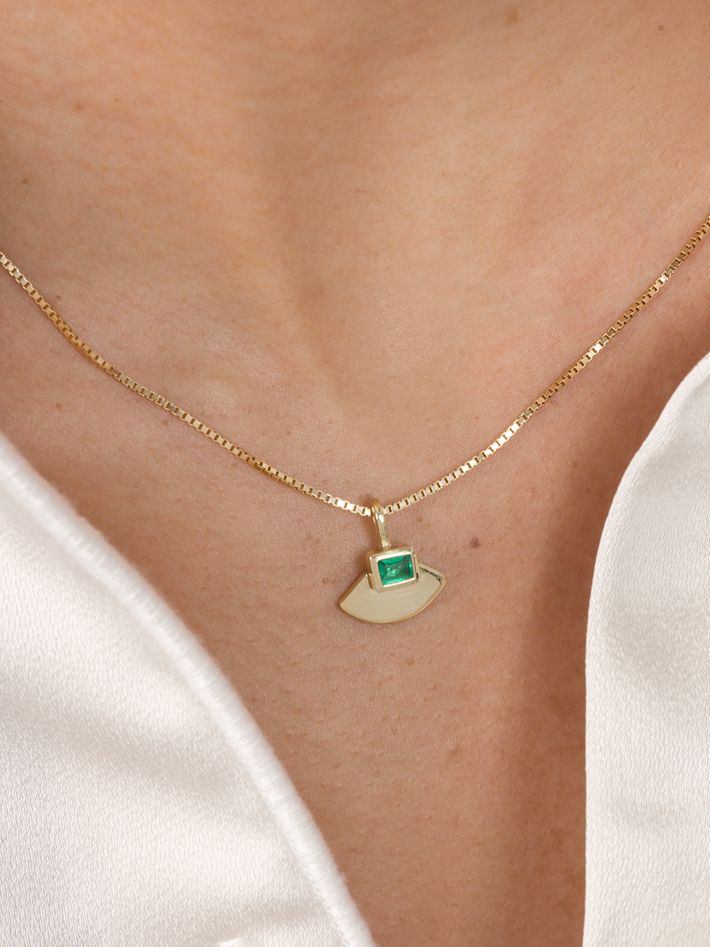 Cleo necklace with emerald