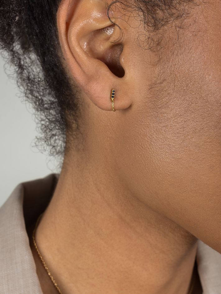 Iris chain earrings with black diamonds 