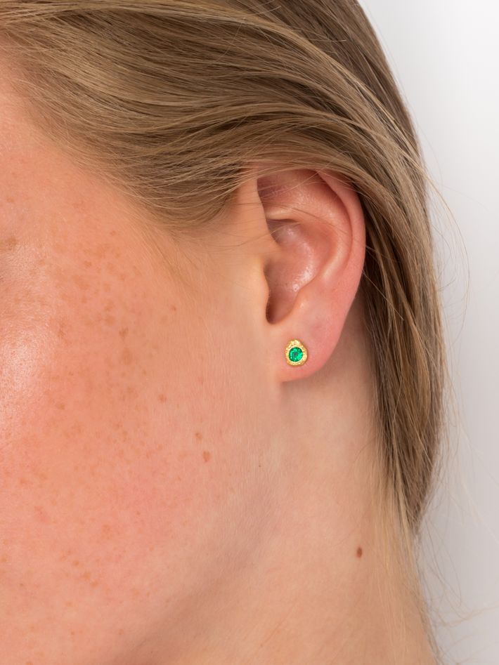 Evie 0.20ct emerald stud