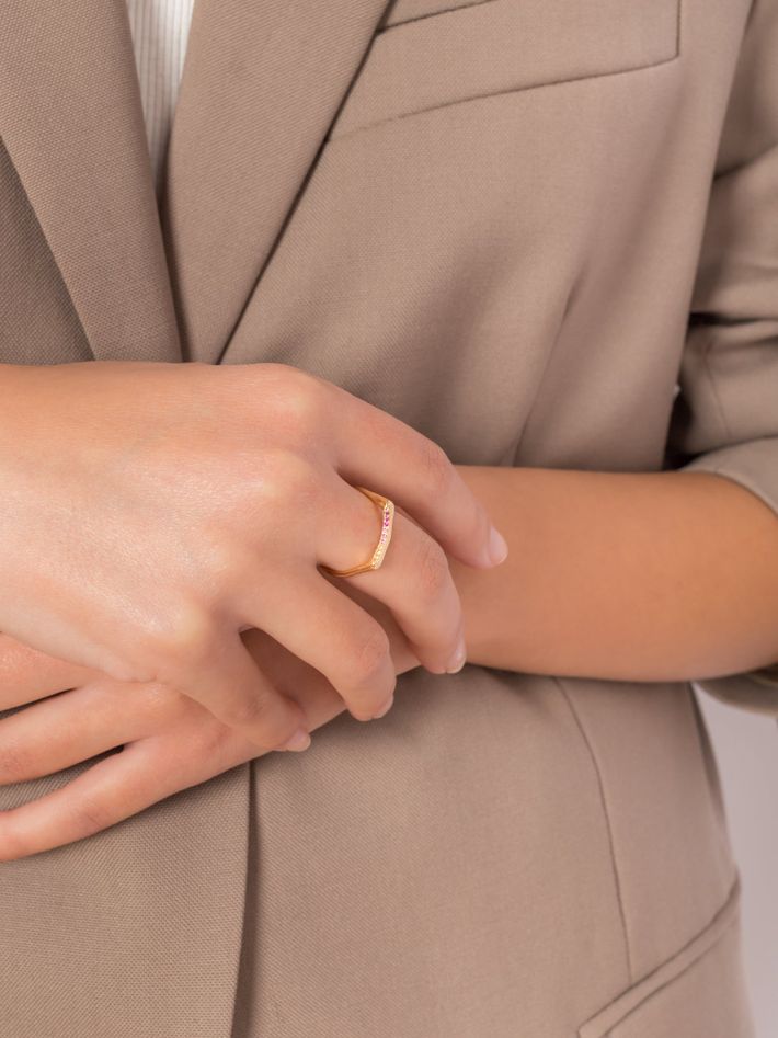 Thethys pink degradé sapphire ring