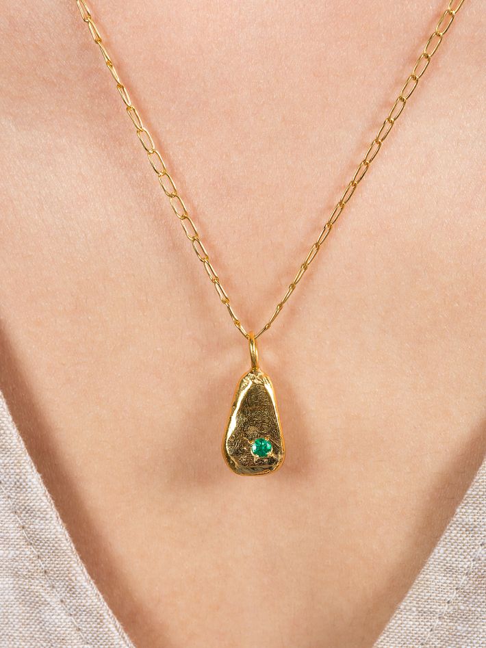 Emerald arrow pendant 