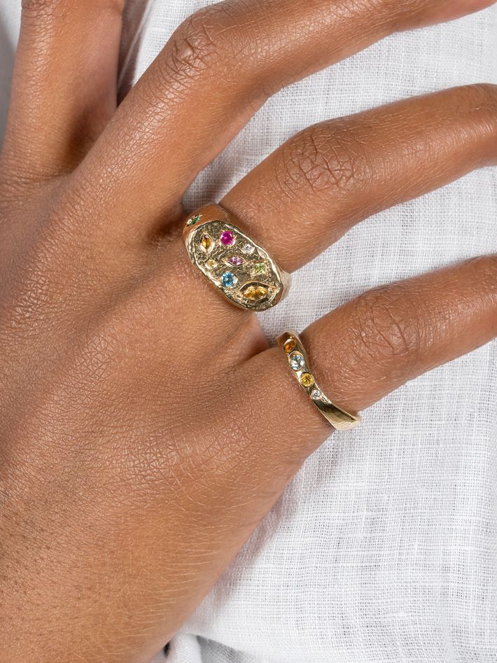 Wave ring with gemstones