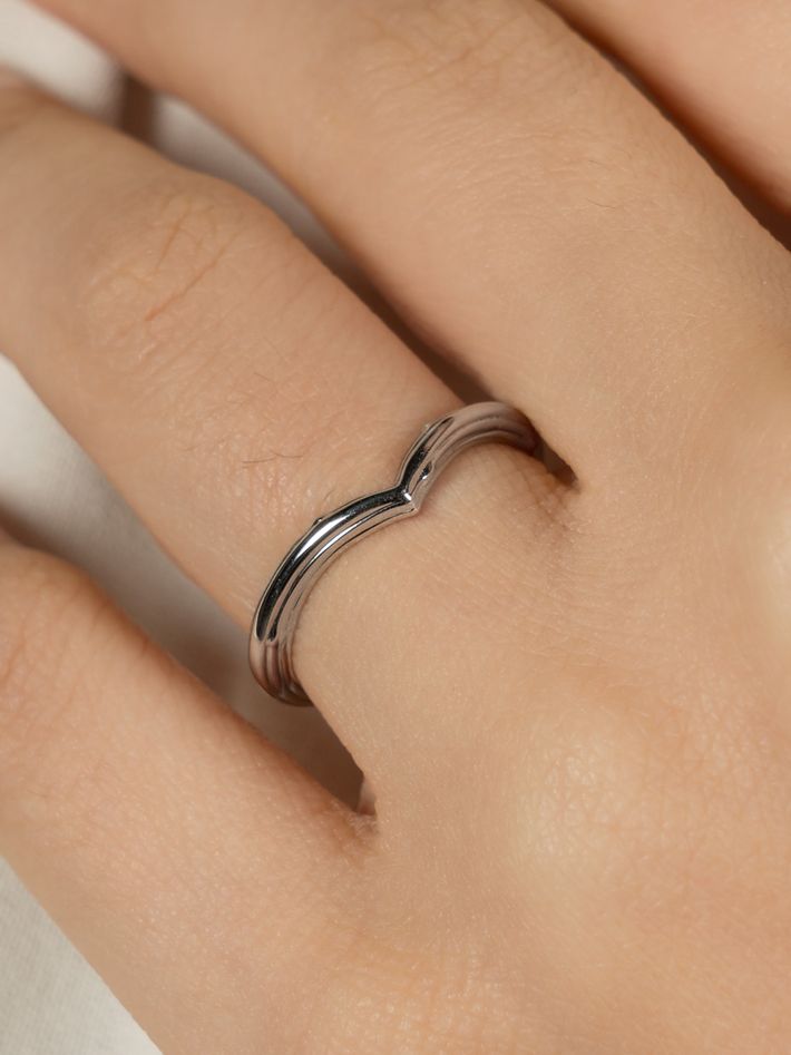 18ct store wishbone ring