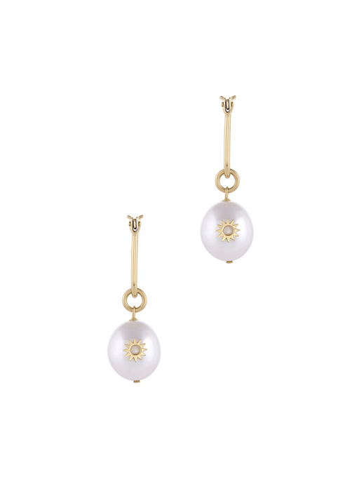 Pearl mini spur earring photo