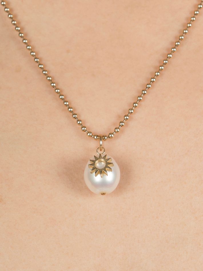 Pearl spur pendant