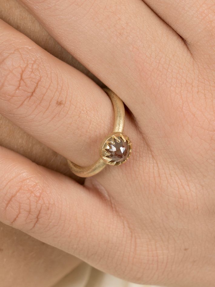 Peristome diamond ring