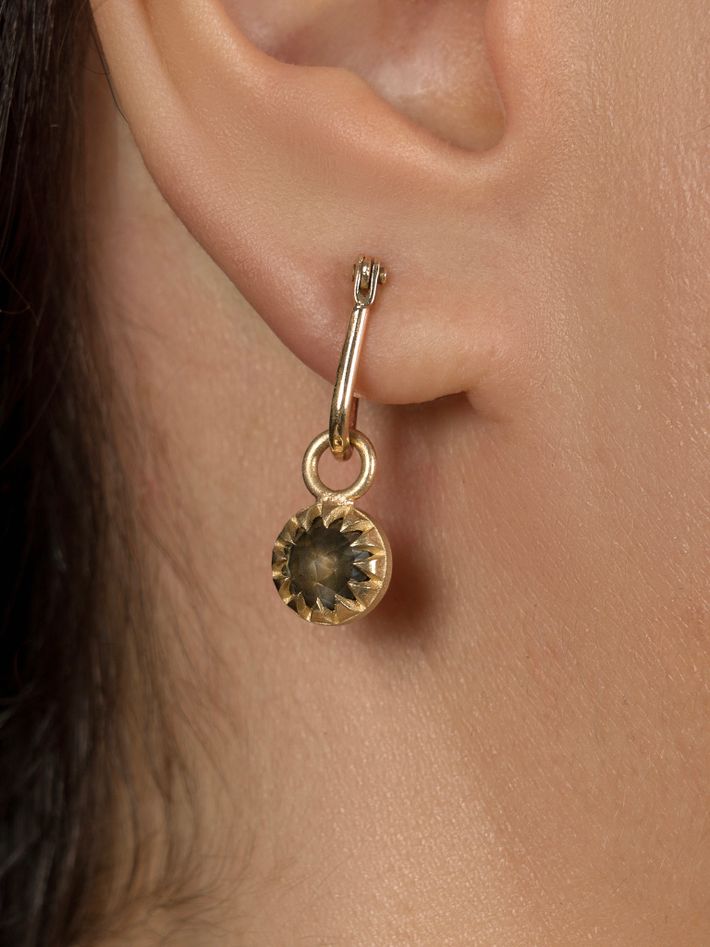 Peristome diamond earring