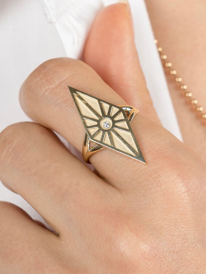 Rhombus ring