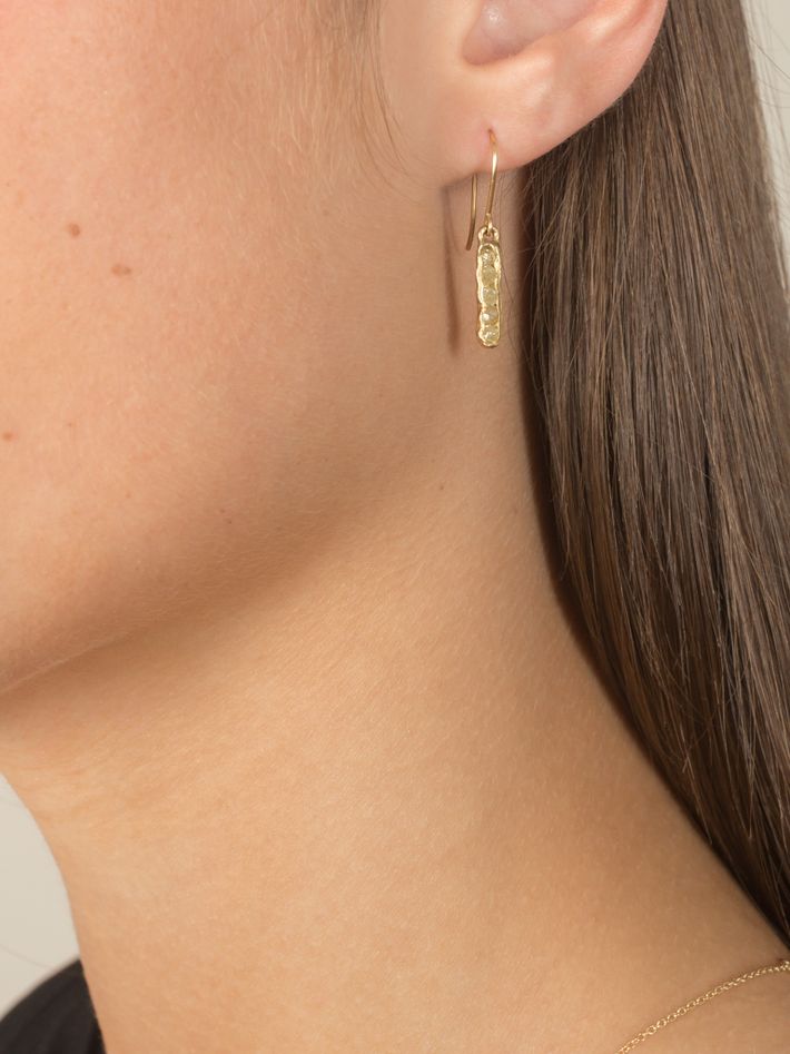 Cobblestone vertical earrings
