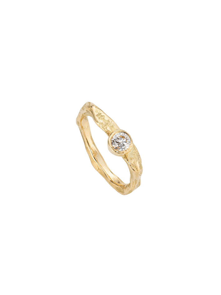 Crest solitaire ring