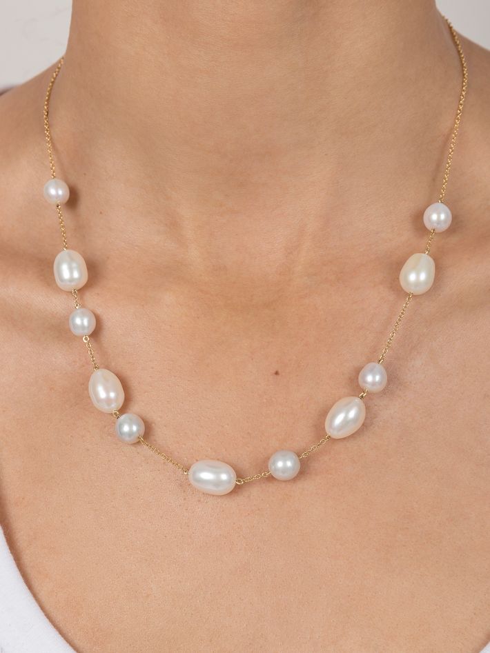 Venus pearl necklace