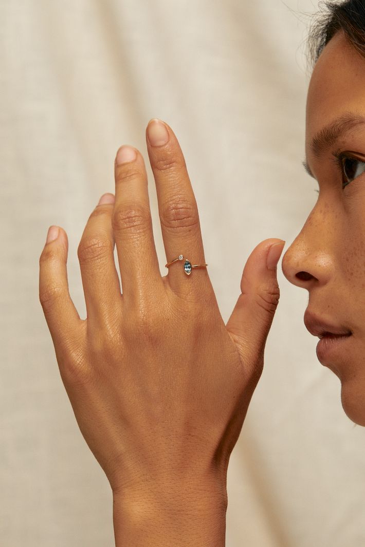 Solar diamond and sapphire ring 