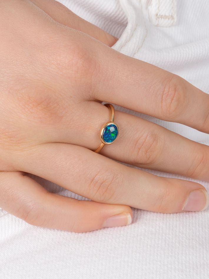 Light / form ring black opal