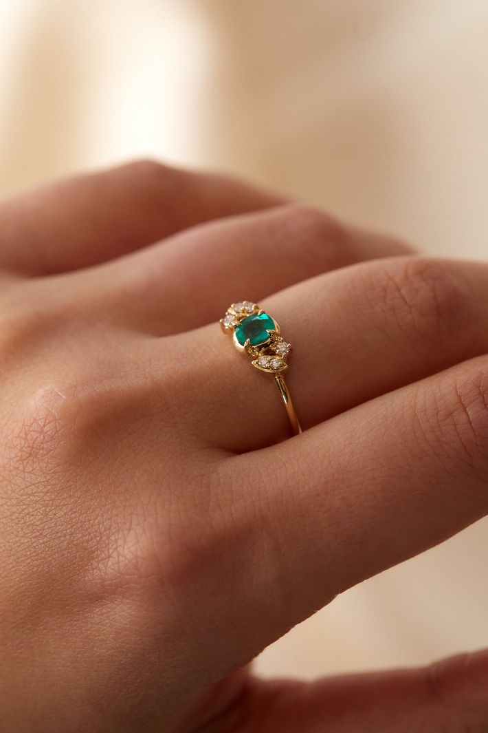 Nova emerald and diamond cluster ring